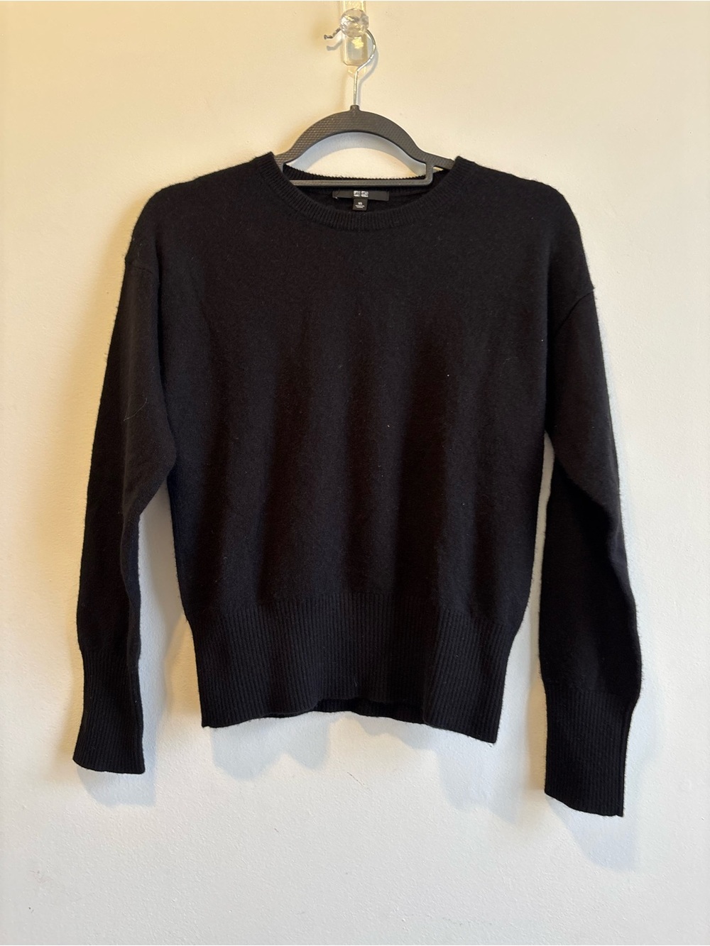 Uniqlo Black Crewneck Sweater Top